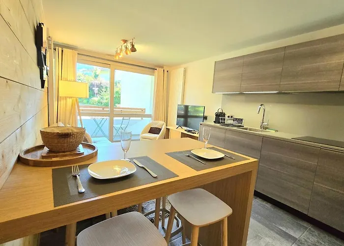 Modern Rochebrune In Out Lägenhet *