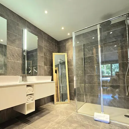 Apartment Modern Rochebrune In Out