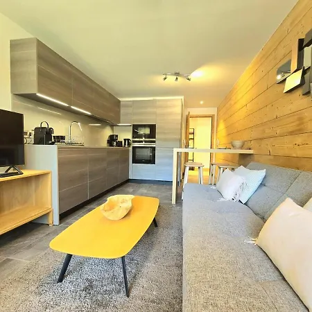 Modern Rochebrune In Out Apartment