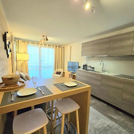 Modern Rochebrune In Out Apartment