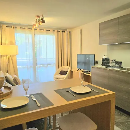 Modern Rochebrune In Out Apartment *