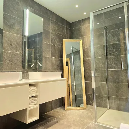 Modern Rochebrune In Out Apartment *