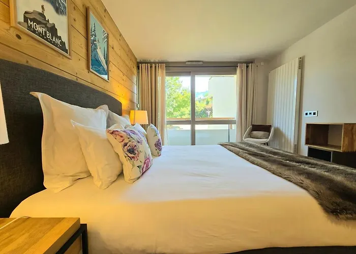 Modern Rochebrune In Out شقة